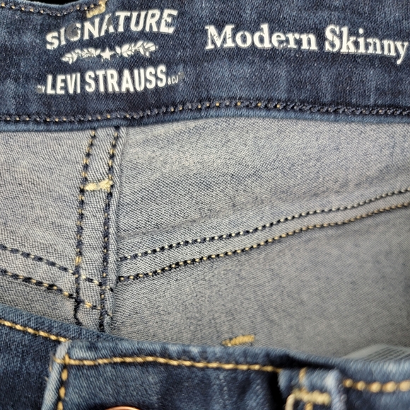 Levi's signature Modern Skinny MidRise W 27 L 32 Blue Jeans Stretchy Women Denim - Picture 6 of 7